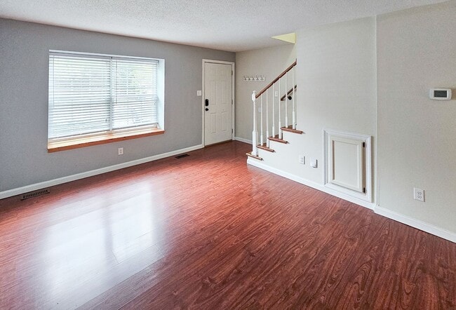 Photo - West Knoxville 37923 - 2 bedroom, 1.5 bath condo with hardwood floors - Contact Ryan Fogarty (865...