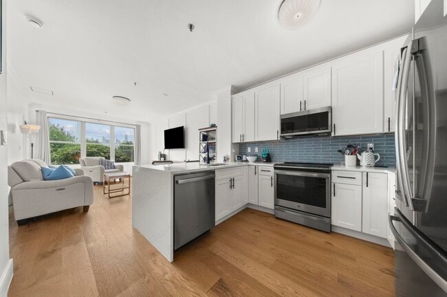 Building Photo - 26 Ave at Port Imperial Unit 137