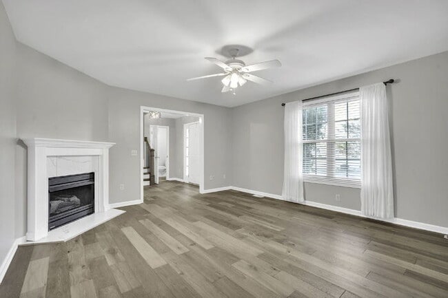 Charming 3BR/3BA Home with Lawn Care Included - Prime Simpsonville Location!