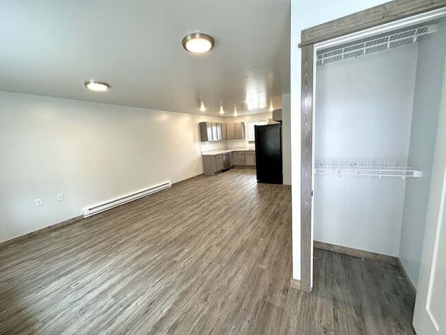 Photo - 3189 Queen Anns St