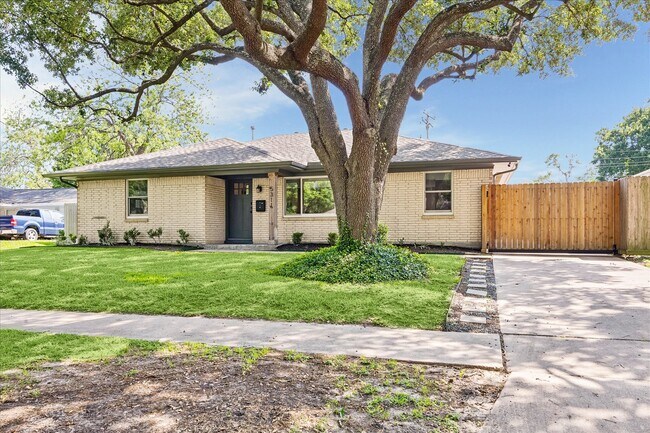 Photo - 5311 Hialeah Dr
