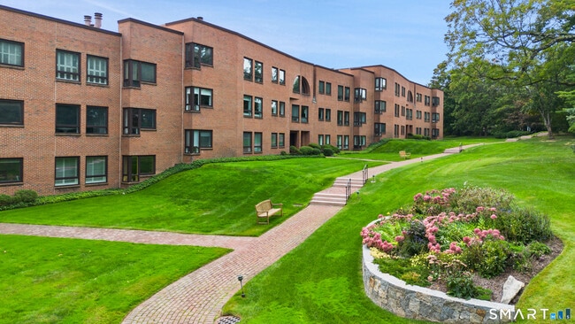 Building Photo - 1 Milbank Ave Unit 1A