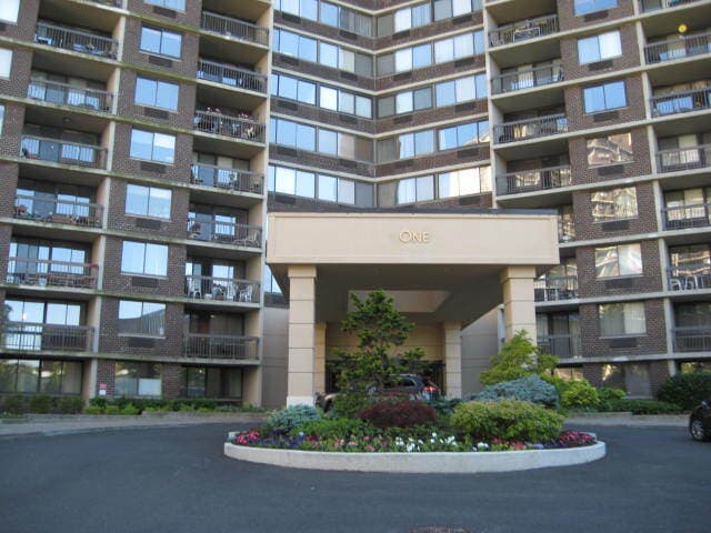 Circular Driveway - 1 Bay Club Dr Unit 21u