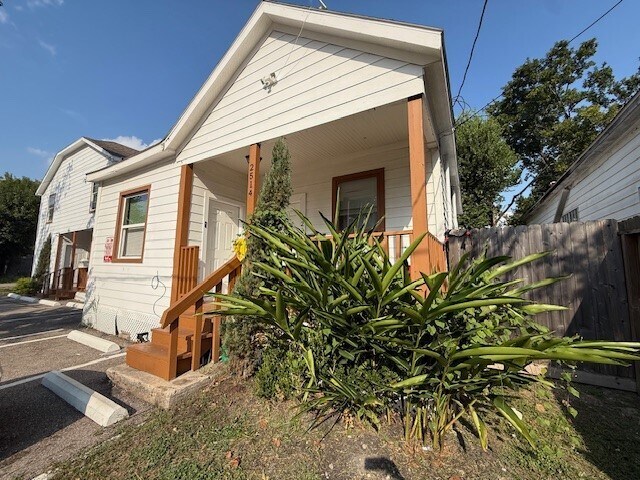 Building Photo - 2514 Gano St Unit 1 Rental