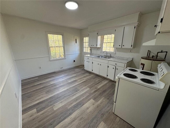 Photo - 1728 Tew Dr