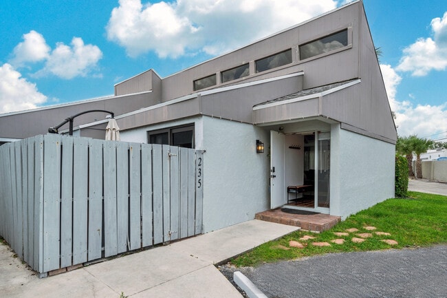 Building Photo - 235 NW 15th St
