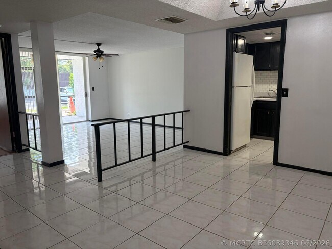Photo - 3660 Inverrary Dr Unit 1b