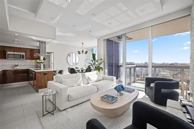 Building Photo - 6899 Collins Ave Unit 6899 Collins Ave appt 1610