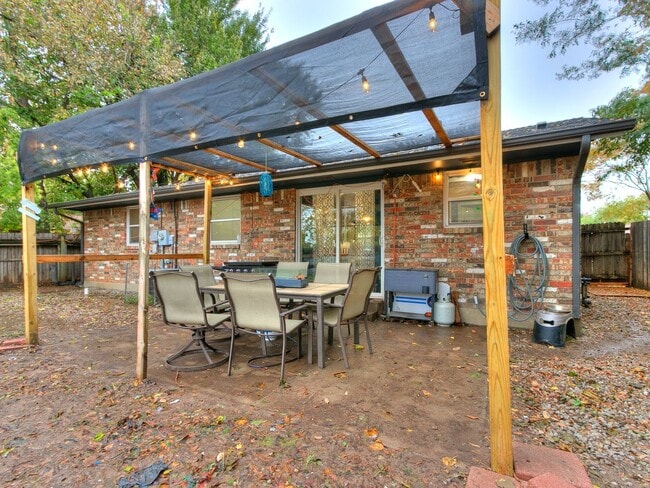 Photo - 605 SW 10th St