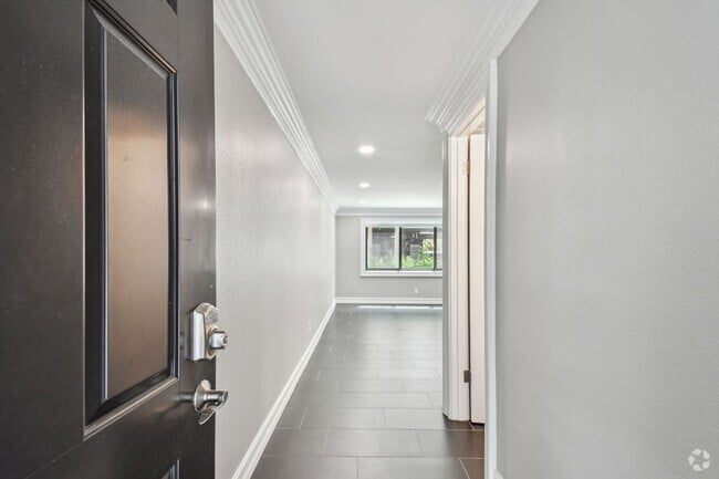 Building Photo - 2942 W Bay Dr Rental