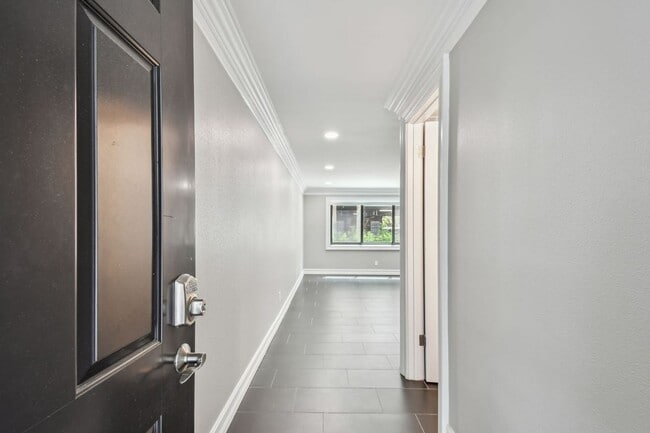 Building Photo - 2942 W Bay Dr Rental