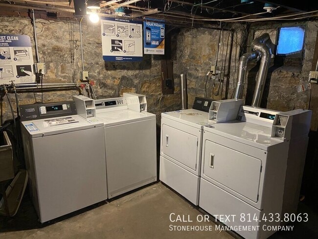 Building Photo - 241 E 10th St Unit 1 Rental