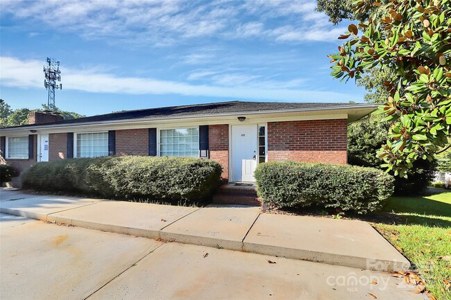 Photo - 1005 Rainbow Dr