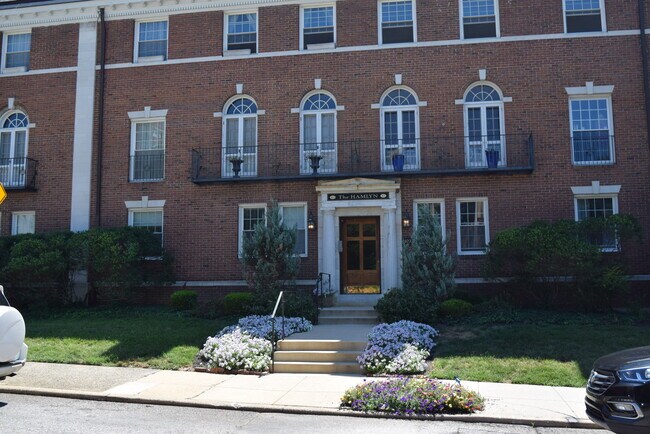 Photo - 103 W 39th St Unit D1