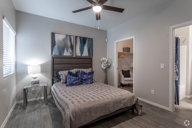 2BR, 2BA - 952 SF - Bayside