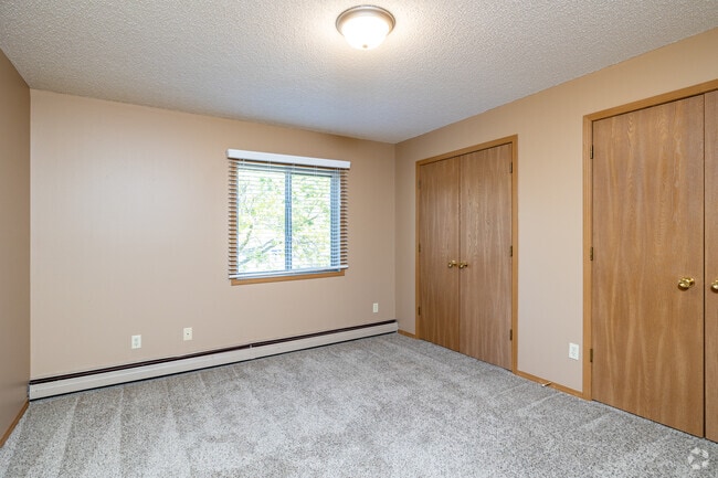 2BR, 1BA - 1,030SF - Primary Bedroom
