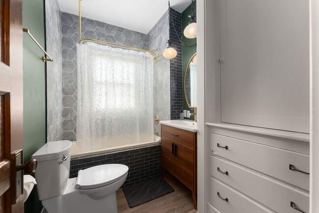 Photo - 1019 W 4th St