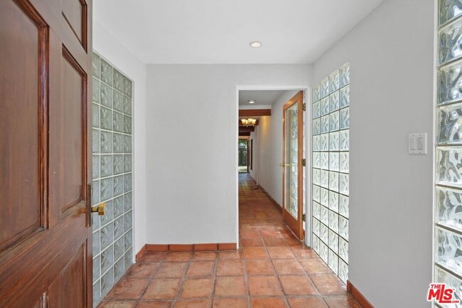 Photo - 3460 Angelus Ave