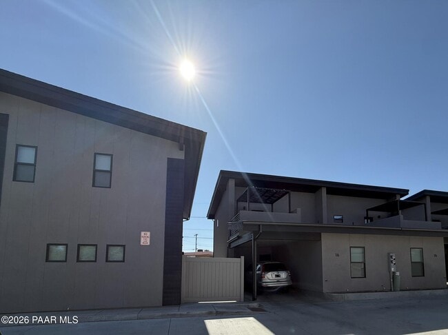 Building Photo - 720 N Walnut St Unit 16