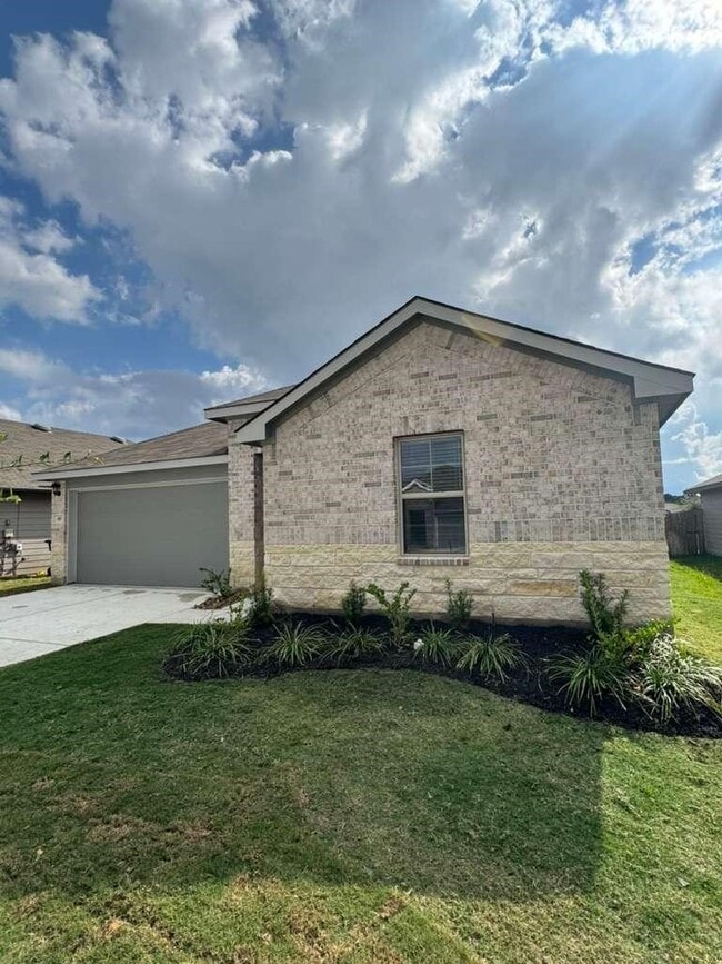 Photo - 103 Comal Dr