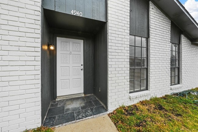 Photo - 4940 Watkins Dr