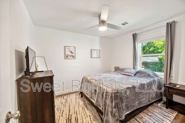 Photo - 111 Hanover St