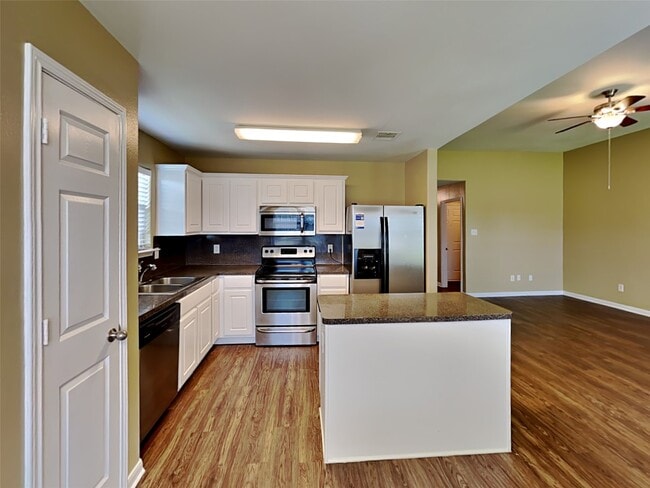 Photo - 3926 Cloudbluff Ln