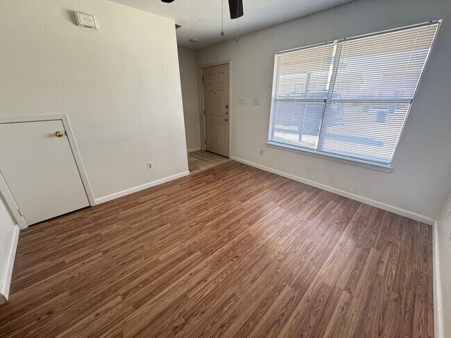 Photo - 1203 Monroe Loop Unit C