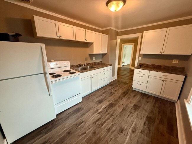 Photo - 214 Maple St Apartment Unit Upper