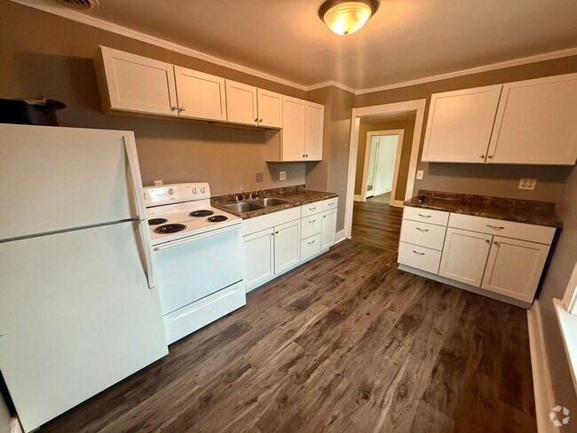 Building Photo - 214 Maple St Unit Upper Rental