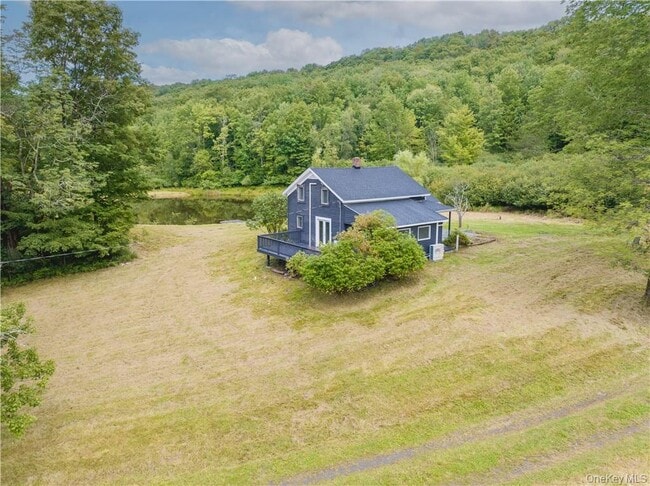 Photo - 1667 Shandelee Rd