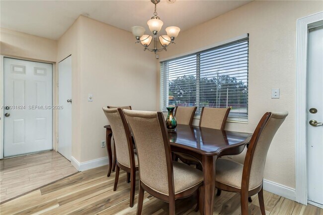 Photo - 630 NW 199th St