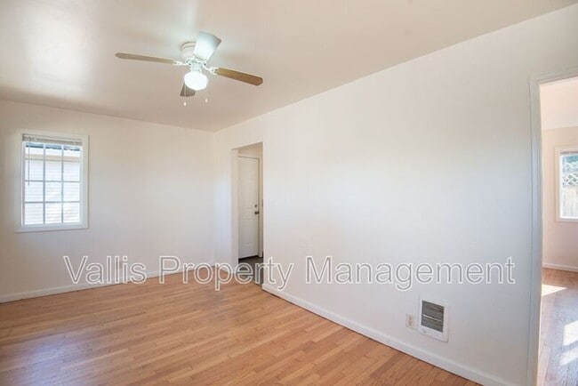 Photo - 526 19th St NE