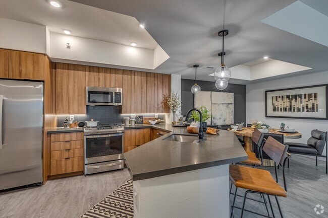2 BR, 2 BA (Deco) - 1,196 SF