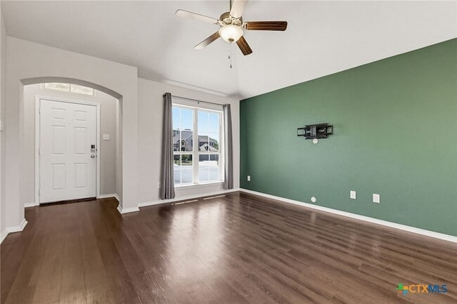 Photo - 613 Hobby Rd