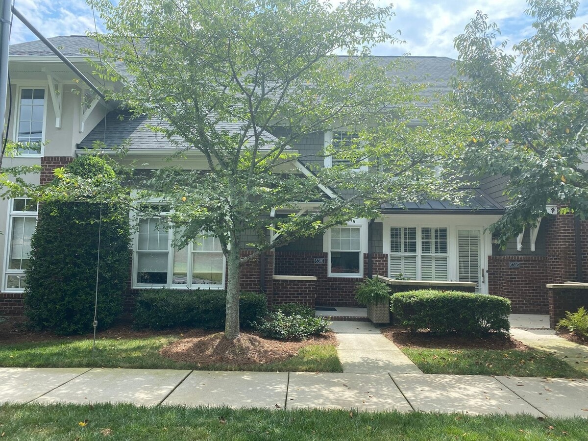 Elegant 4-Bedroom Luxury Townhome in South... - Elegant 4-Bedroom Luxury Townhome in South...