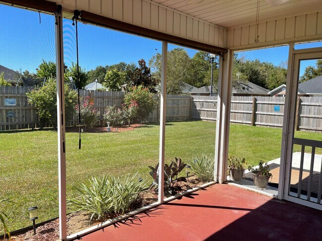 Photo - Spacious & Clean 3/2 in Sweet Gum Village ...