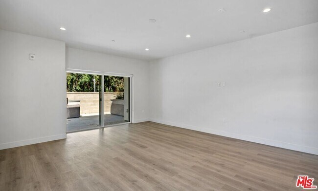 Photo - 2336 Westwood Blvd Unidad 204