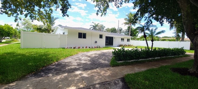 Photo - 1400 SE 8th Ave