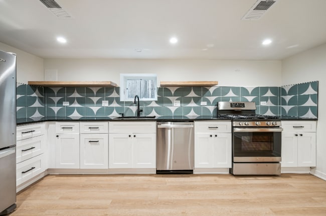 Building Photo - 1928 Harrison St