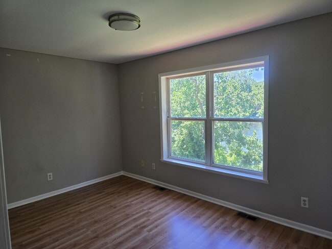 Photo - 96 E Montcalm St