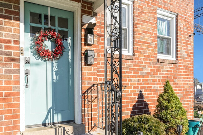 Photo - 145 Isabel Ave Unit 145B