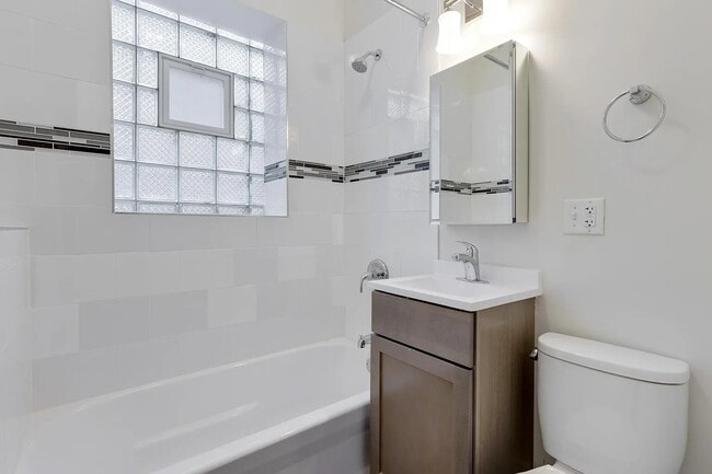 Photo - 6041 S Saint Lawrence Ave Unidad 2N