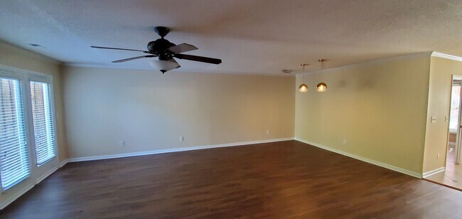 Photo - 3 Bedroom 2.5 Bathroom Townhome!