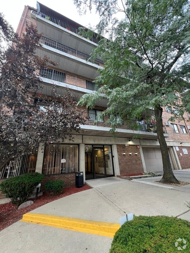 Building Photo - 2320 N Nordica Ave Unit 104D Rental