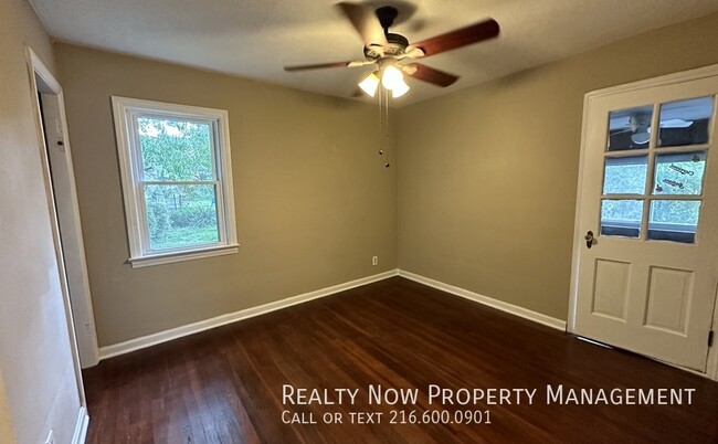 Photo - 5063 Thomas St