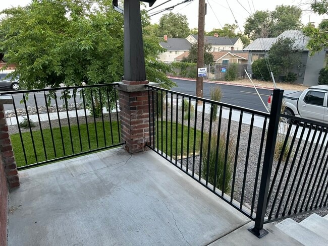 Photo - 609 W 11th St Unit A