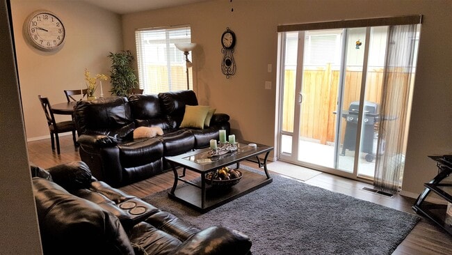 Photo - 885 NW 2nd St.