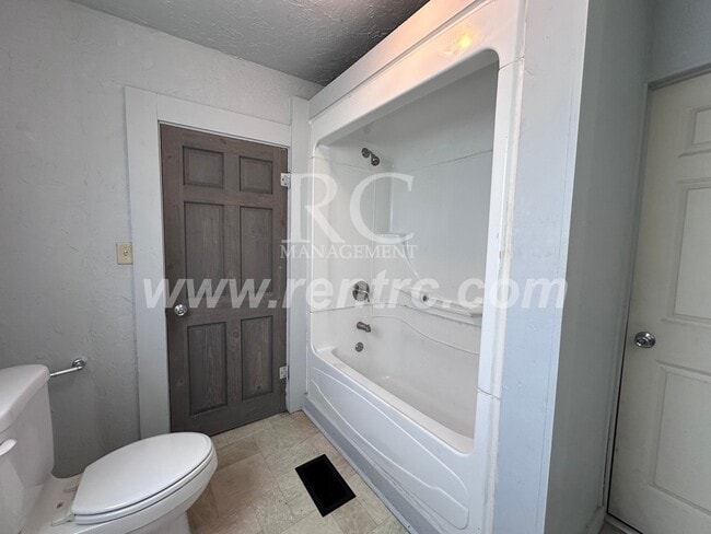 905 Jackson-N