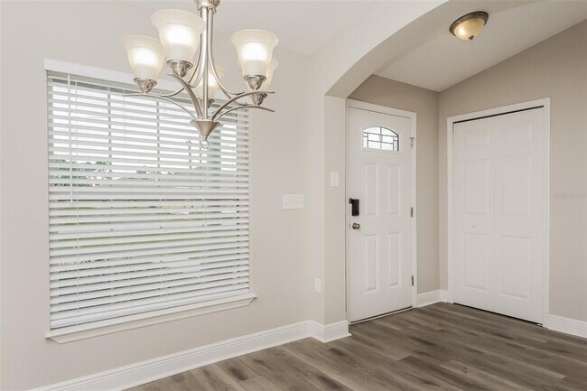 Photo - 463 Columbia Ct